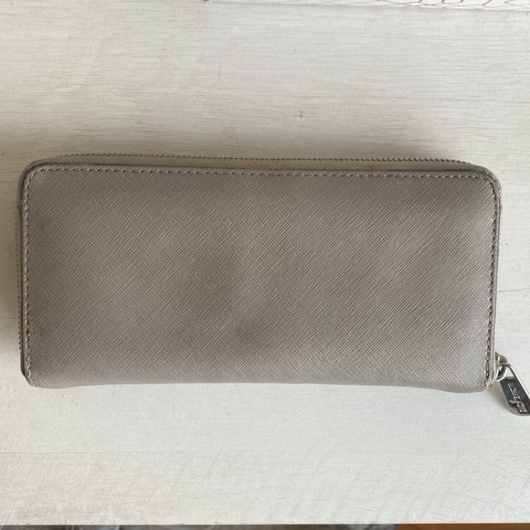 Michael Kors Wallet - Picture 2 of 6